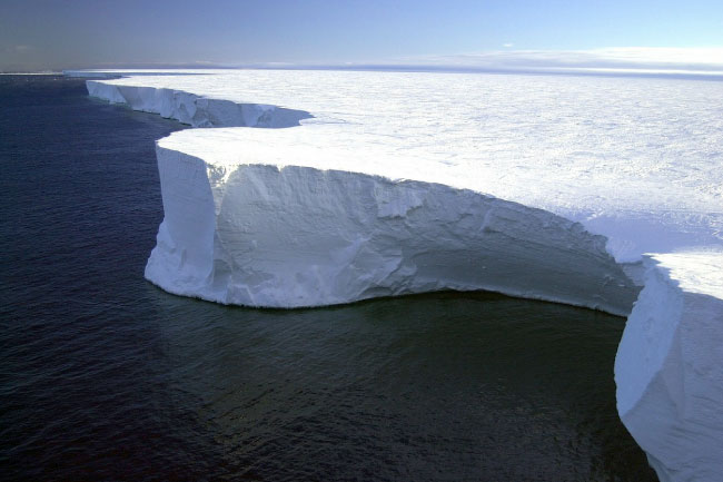 Polar Deserts of Antarctica and the Arctic: A Deep Dive into Earth’s Coldest Wildernesses